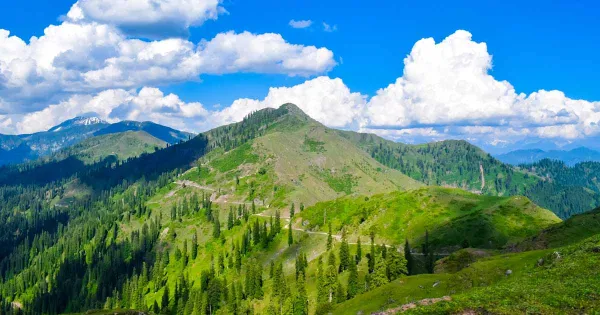 How to Reach Kashmir from Delhi, Mumbai &amp; Bangalore (Flights vs Train + Road Guide)