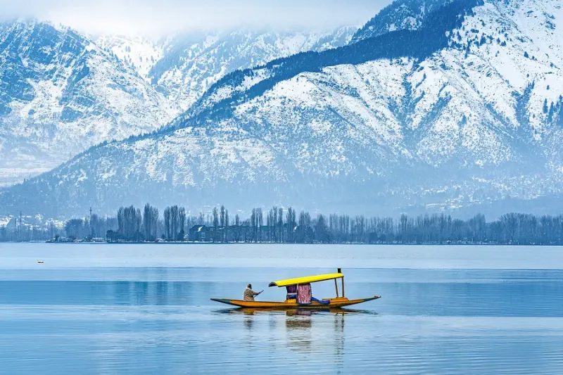 Planning a Peaceful Kashmir Holiday with Family