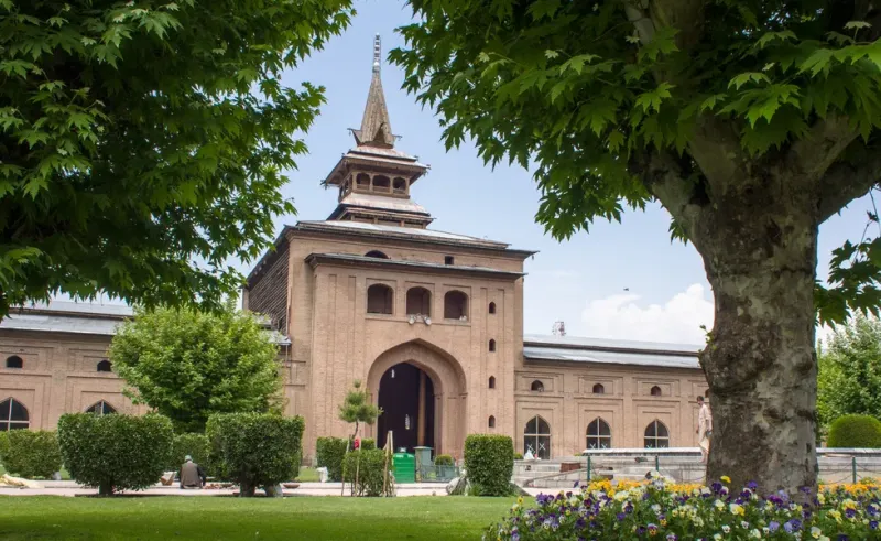 Hazratbal Shrine